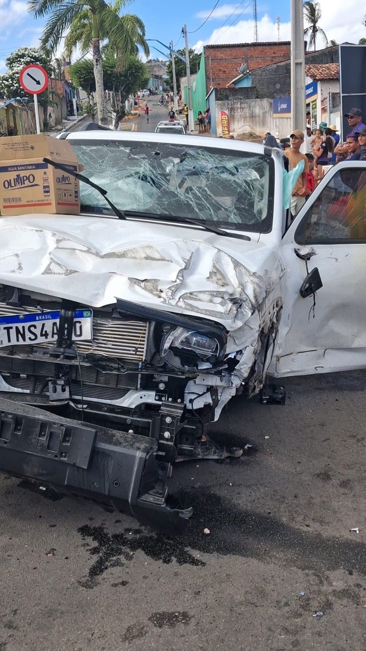 Motorista perde controle e colide com poste em Alagoas