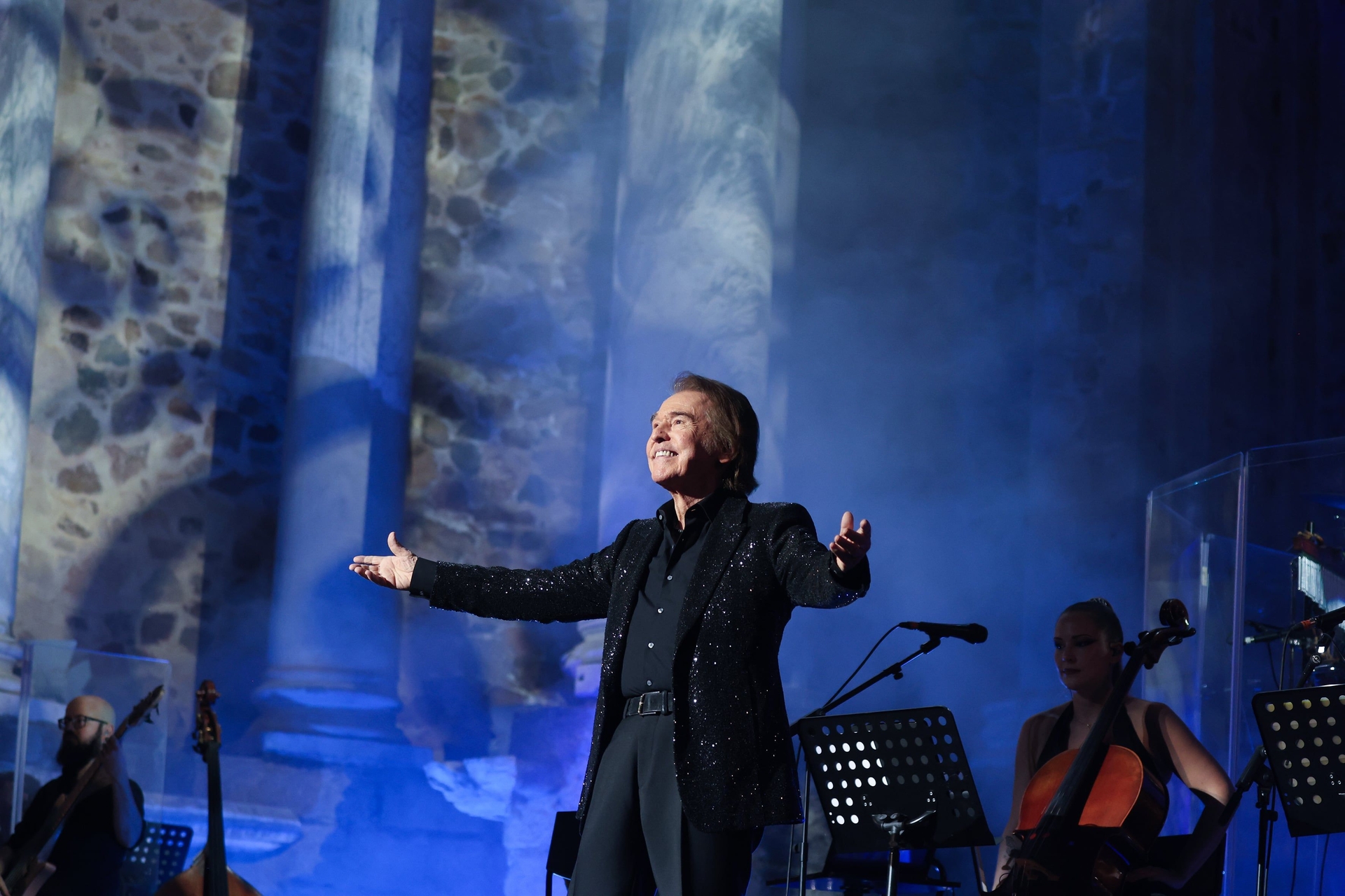 Raphael Emociona Fãs Ao Retornar aos Palcos