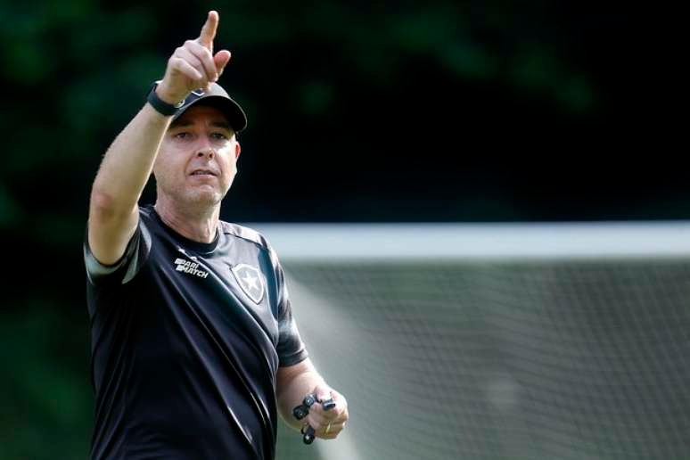 Botafogo enfrenta o Nova Iguaçu para acabar com fase irregular no Carioca