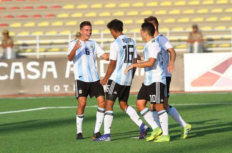 Botafogo faz nova proposta por promessa argentina, diz site