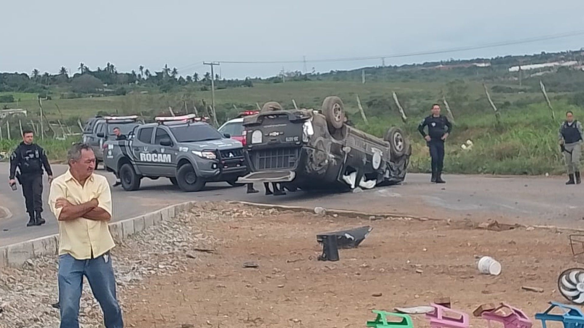 Viatura do Bope capota em acidente em Arapiraca