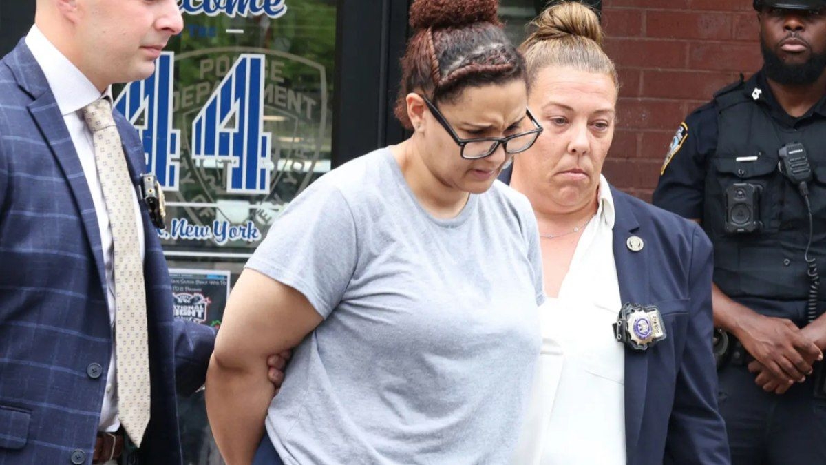 Mãe é presa após matar filhos gêmeos em Nova York