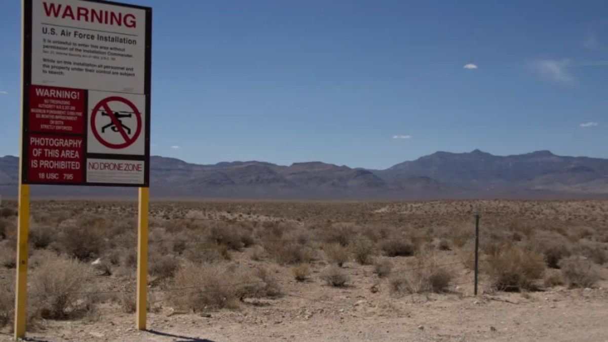 Avião da Força Aérea flagrado na Área 51
