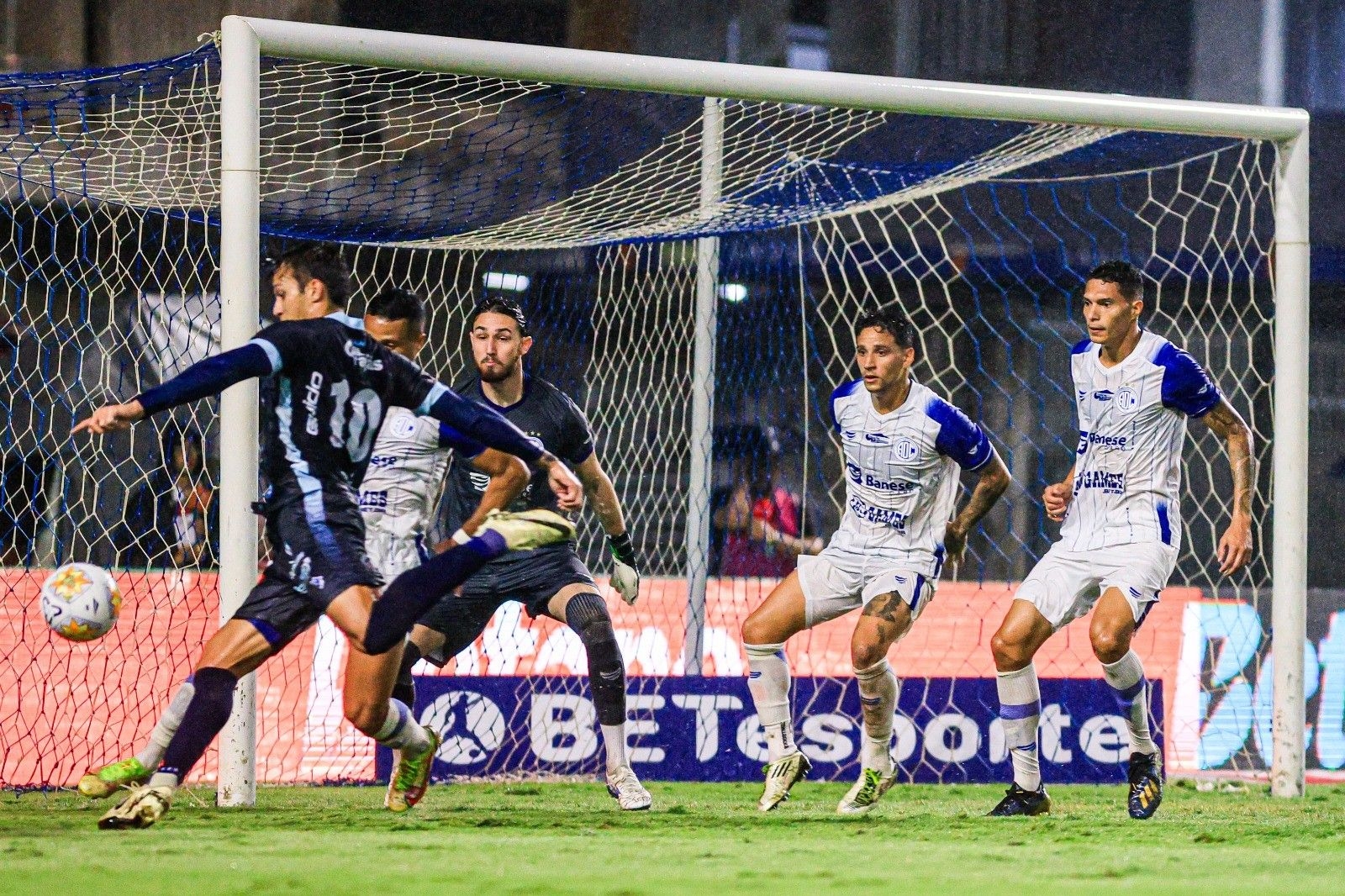 CSA amarga agosto com derrotas e queda na Série C