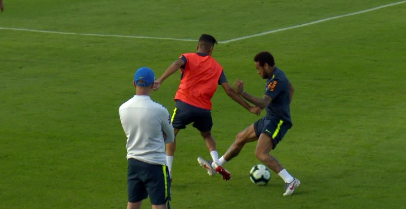 Neymar e o drible desconcertante do lateral Weverton em 2019