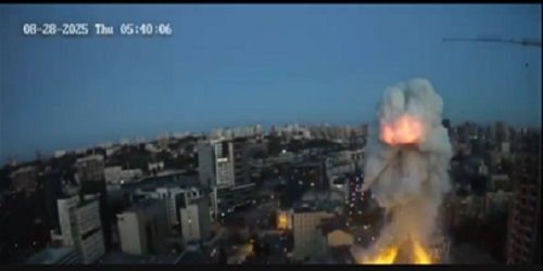 Ataque russo em Kiev deixa 8 mortos, incluindo uma criança, diz Zelensky