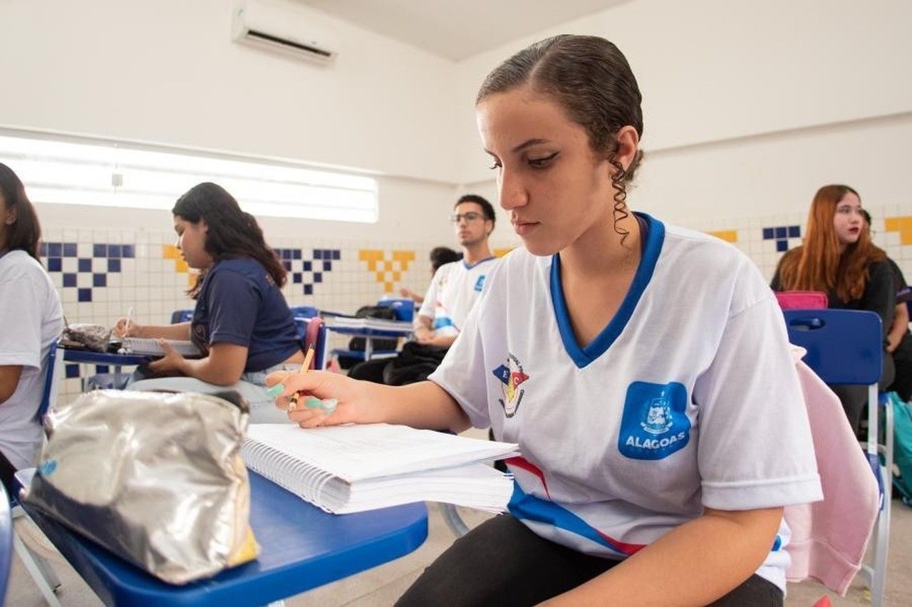 Mais de 230 mil estudantes iniciam aulas em Alagoas