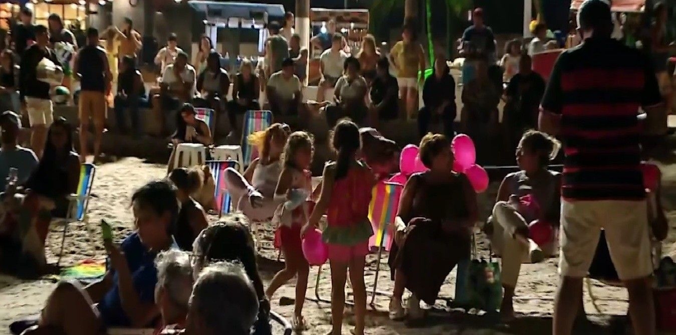 Luau gratuito atrai moradores e turistas em Maceió