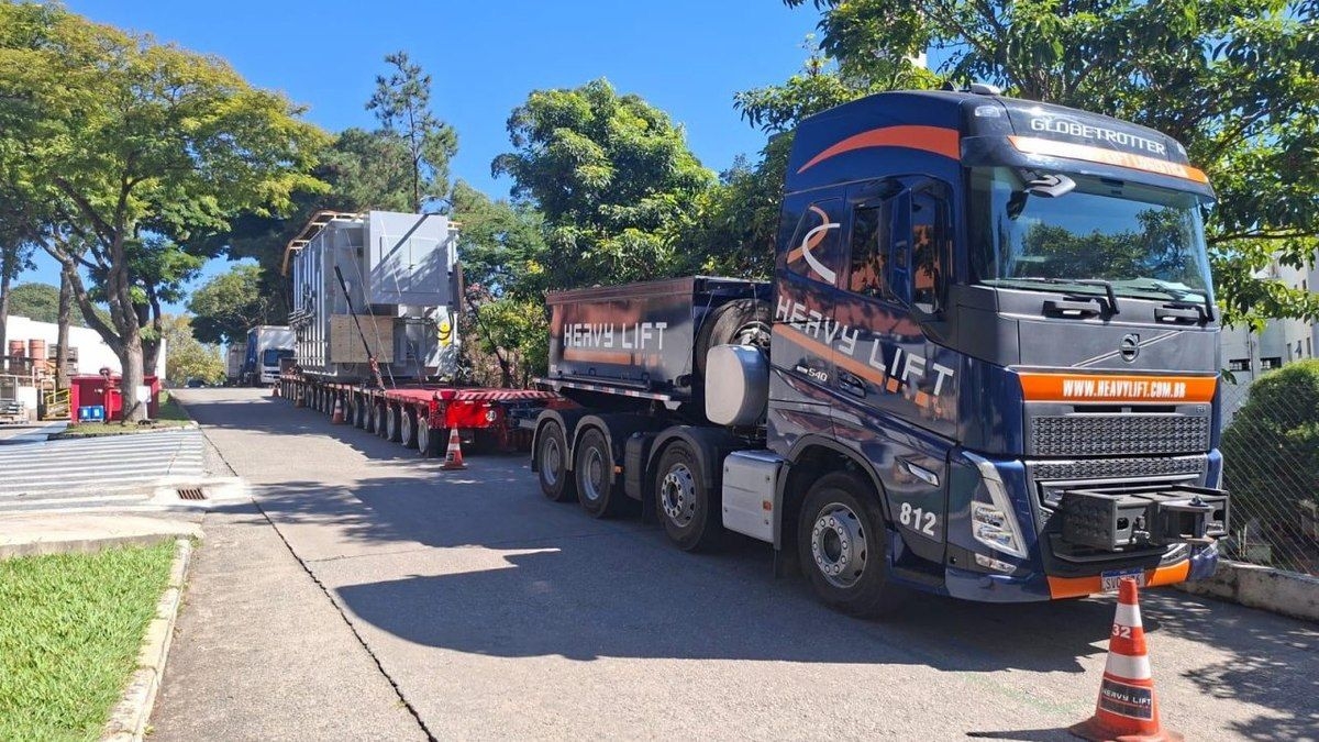 Interdição na Via Dutra para carga gigante em Guarulhos