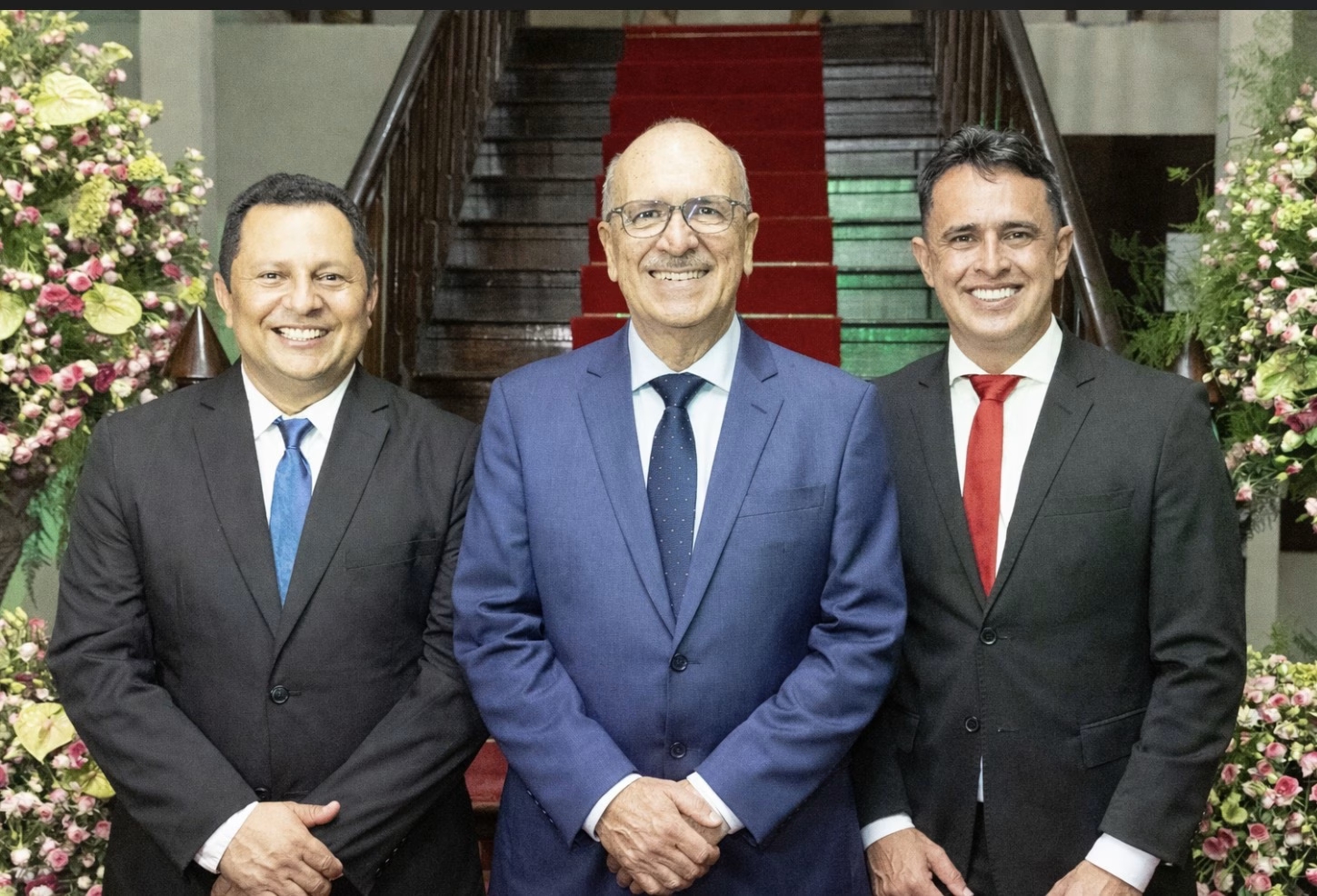 Servidores da Educação de Penedo recebem 9 milhões e reajuste