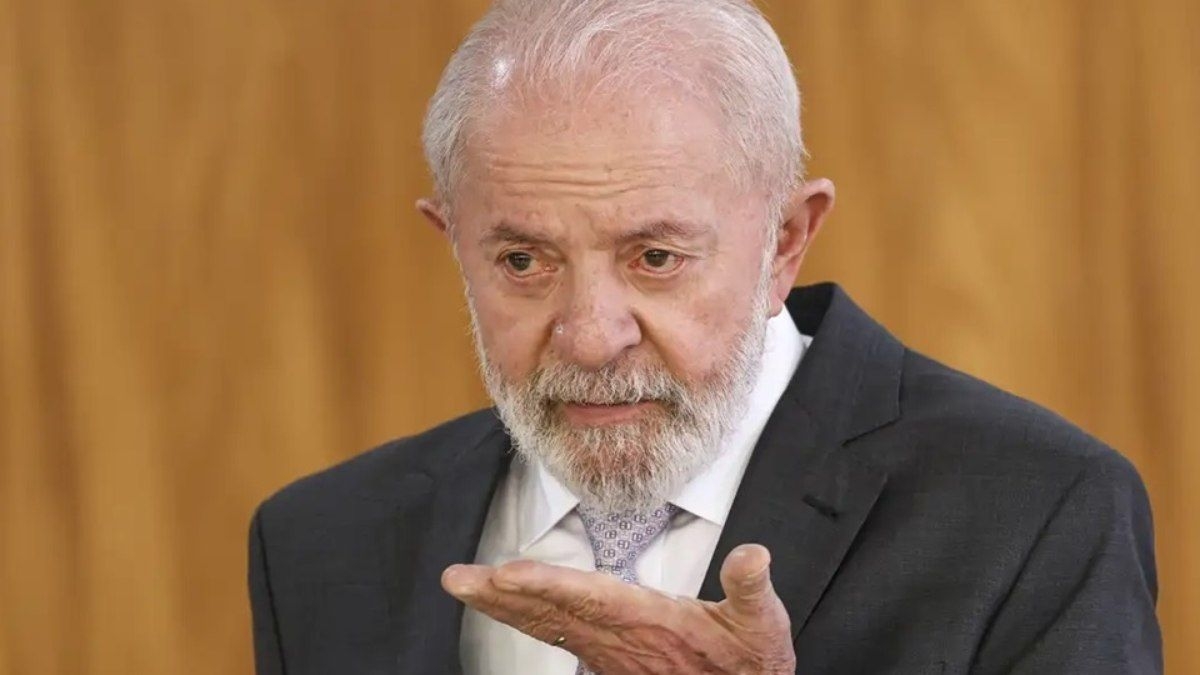 Lula visita Cristina Kirchner em prisão domiciliar