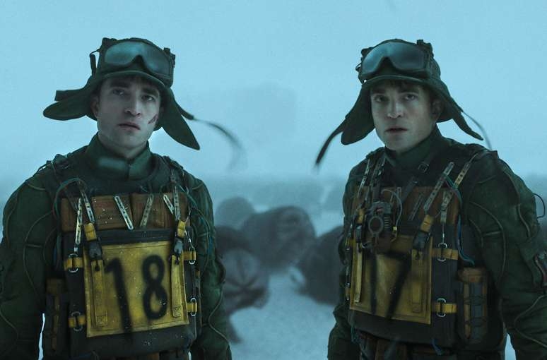 Robert Pattinson se multiplica no trailer de "Mickey 17"