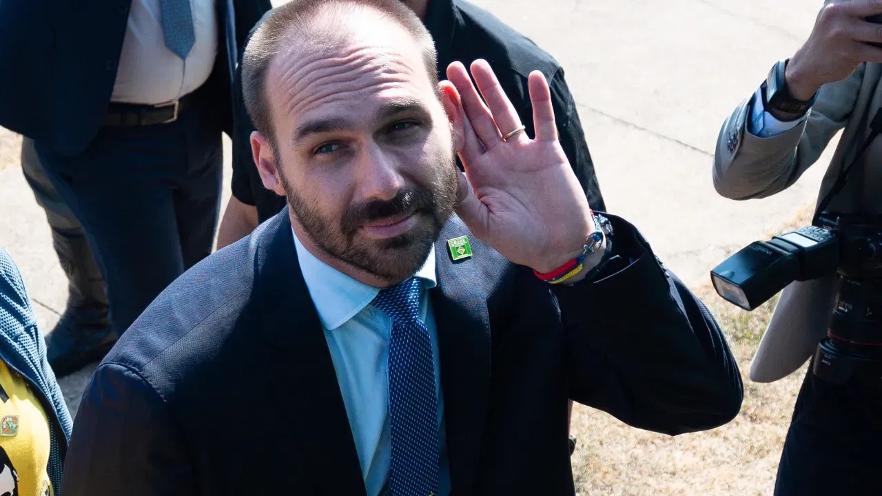 PT associa Eduardo Bolsonaro a crise com o STF