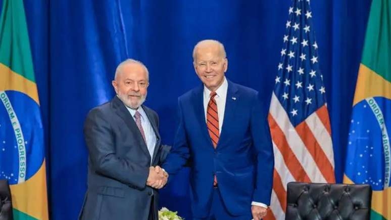 Biden pede que Brasil interceda para desarmar tensão entre Venezuela e Guiana