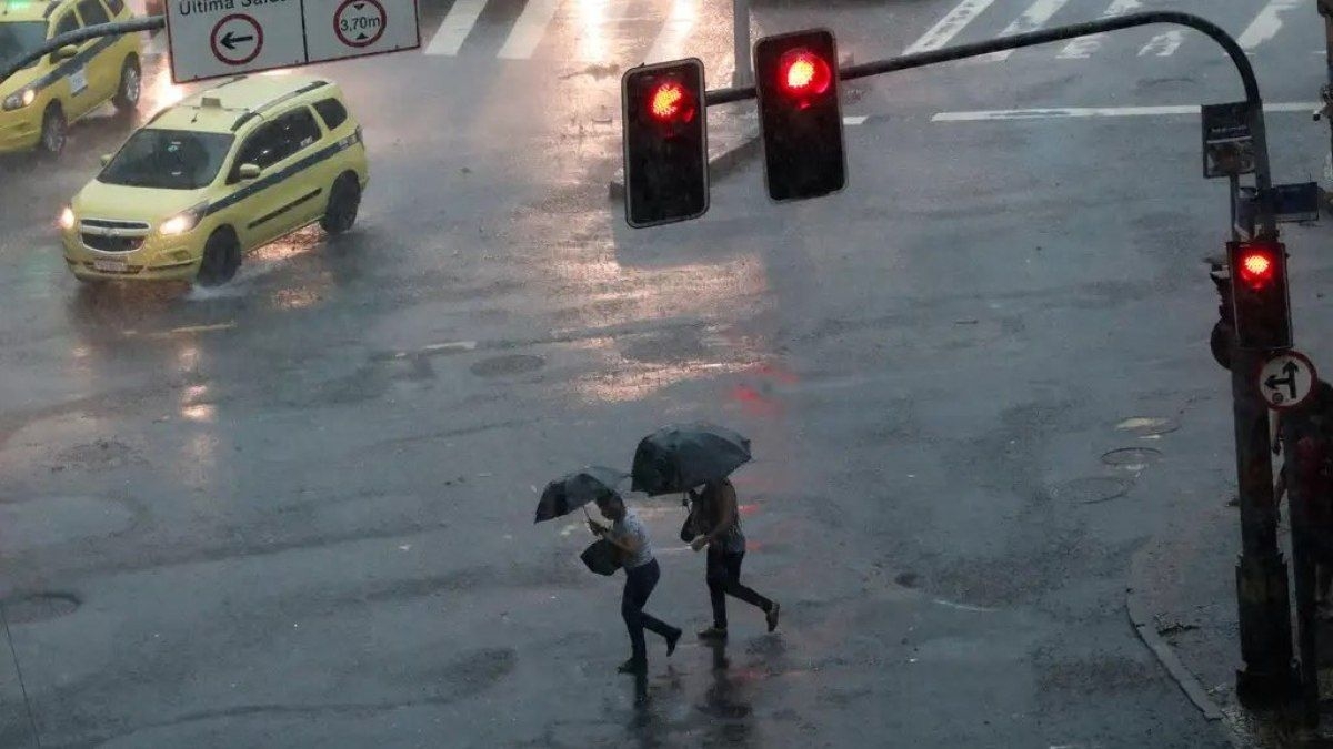 Alerta de temporais no Sudeste e Norte nesta terça-feira