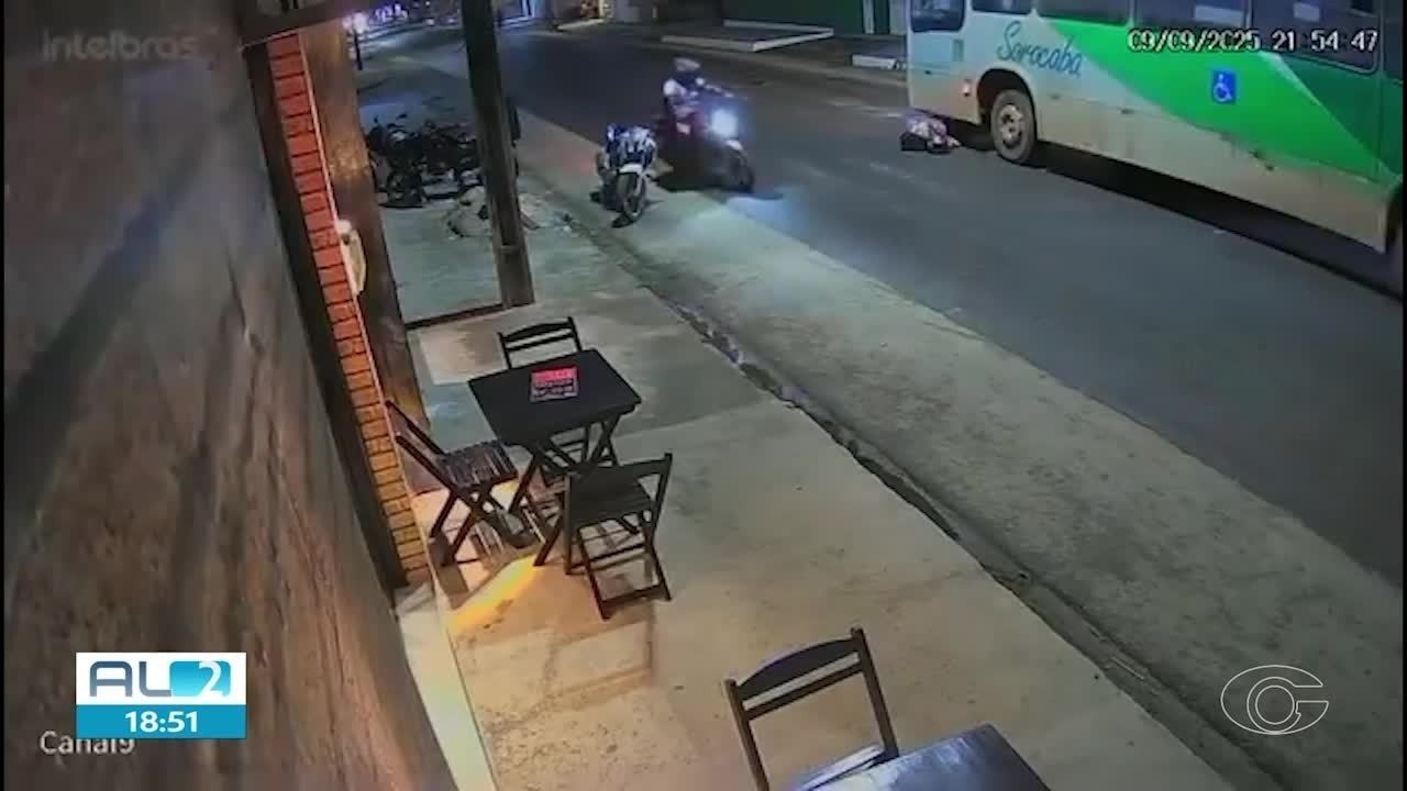 Motorista freia e evita tragédia com motociclista em Penedo