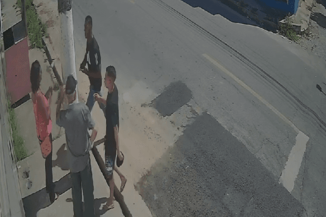 Câmera registra assalto a mão armada no Bom Parto; jovens são presos