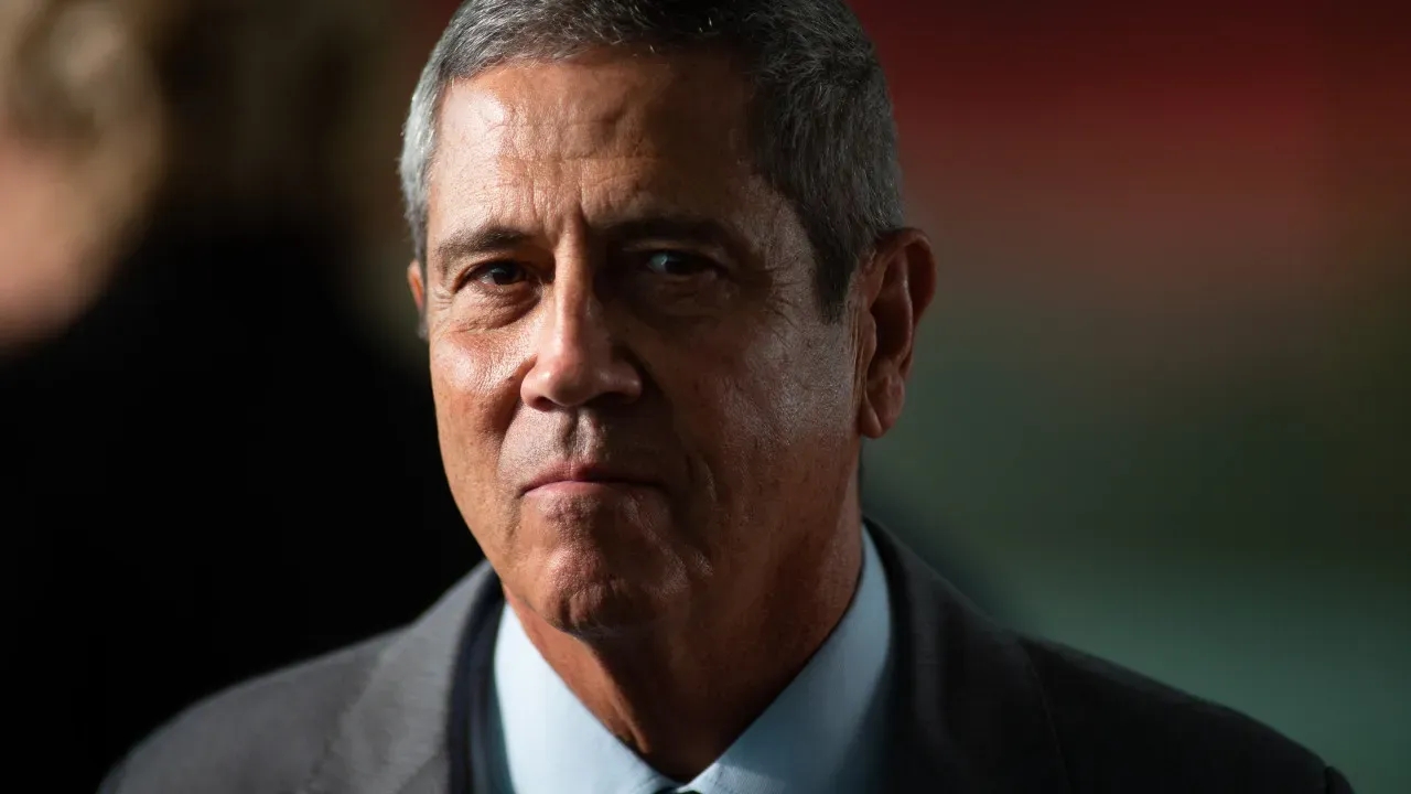 Defesa de Braga Netto solicita investigação do STF sobre Mauro Cid