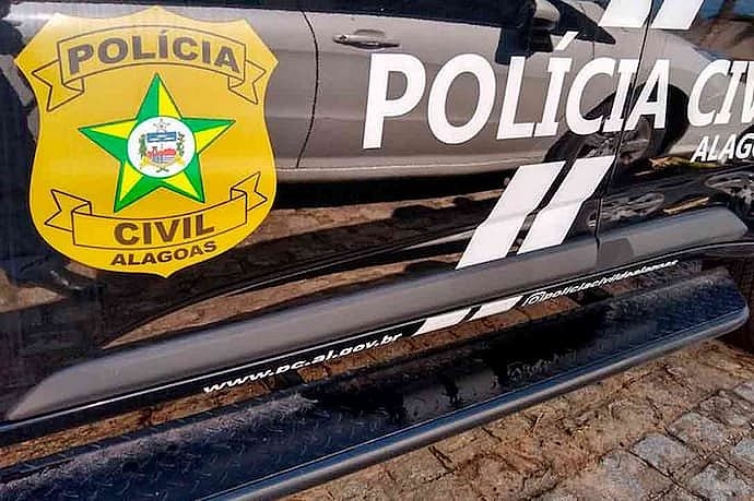 Policiais civis são presos com drogas e armas durante operação, em Alagoas