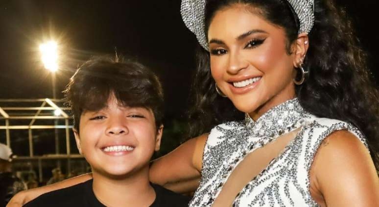 Mileide Mihaile revela apoio do filho no carnaval: "Me ajuda a escolher roupas e brincos"