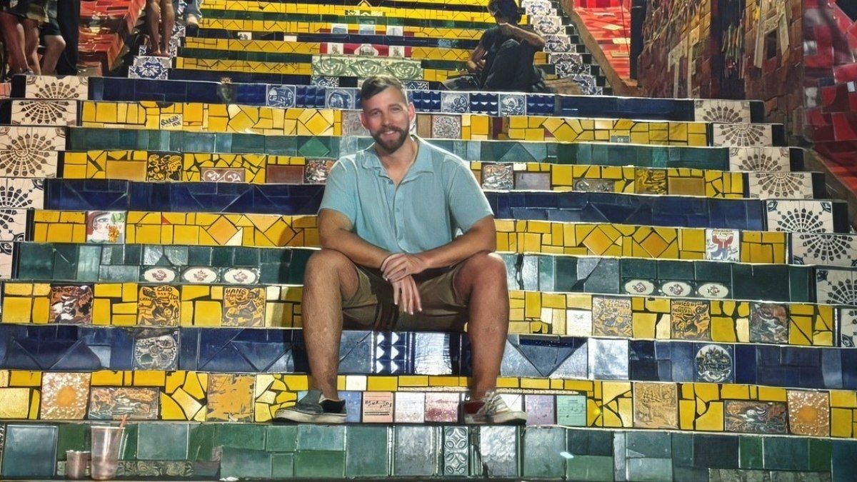 Influenciador canadense alerta sobre golpe no Rio