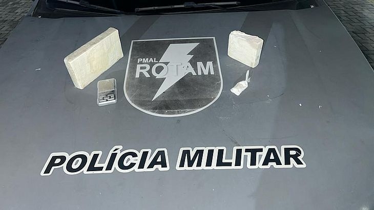 Mulher é presa com 1,5kg de cocaína escondida dentro de residência em Paripueira