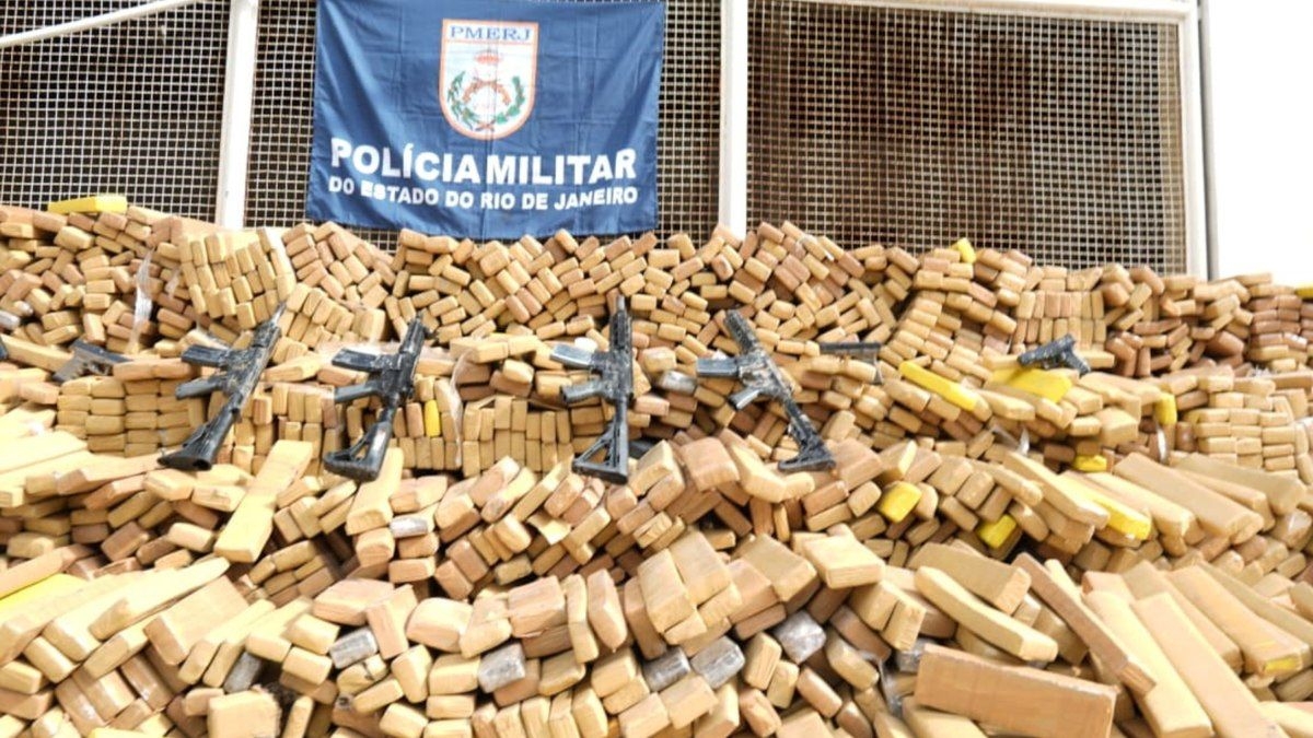 PM do Rio apreende 48 toneladas de maconha em operação