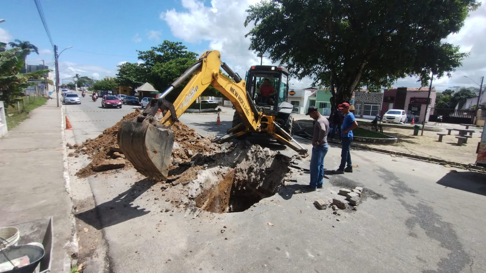 Trânsito no Largo de Fátima é interditado por galeria danificada
