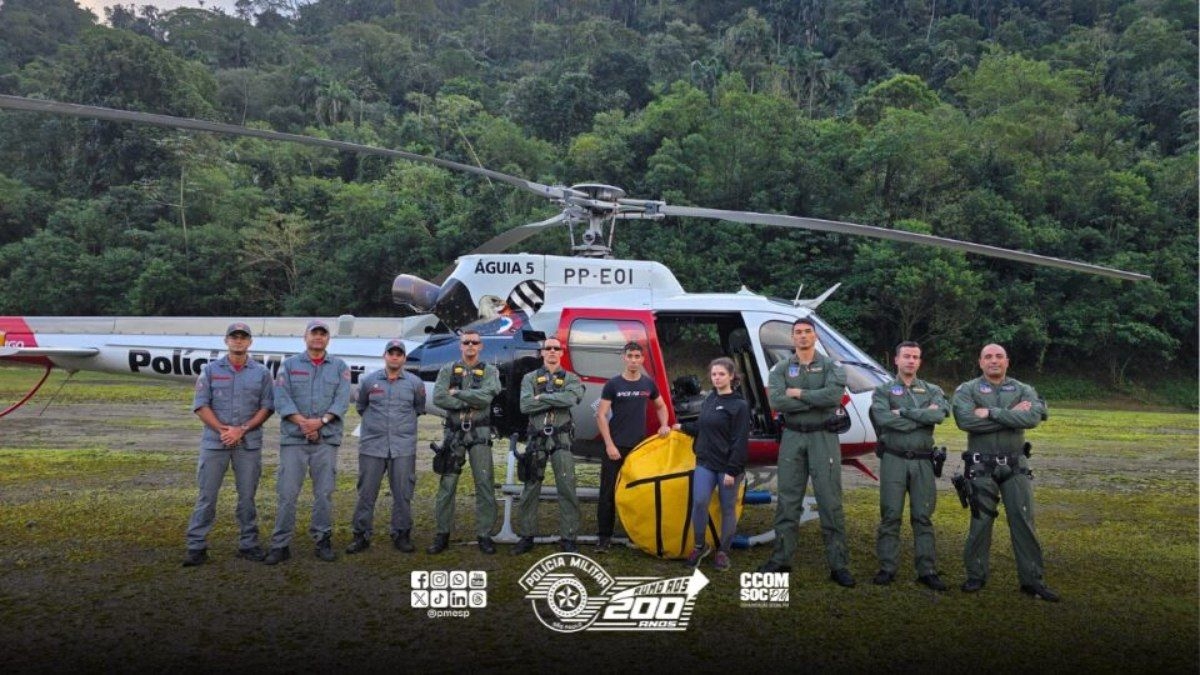 Helicóptero realiza resgate de casal em Cubatão