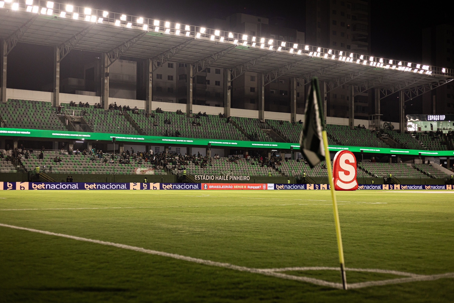 Goiás e CRB se enfrentam na Série B do Brasileirão