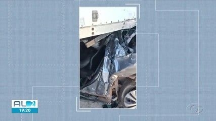 Moraes exige explicação de Bolsonaro sobre postagens