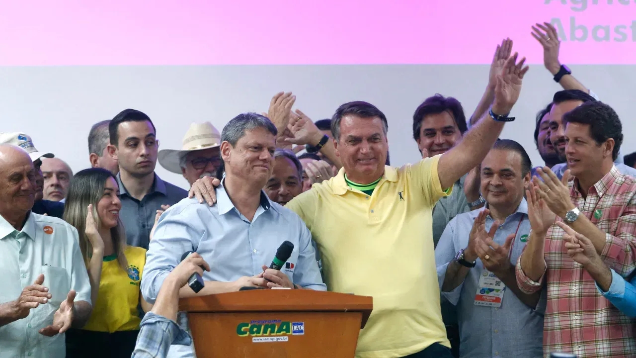 Tarcísio elogia Bolsonaro e repete bordão em evento