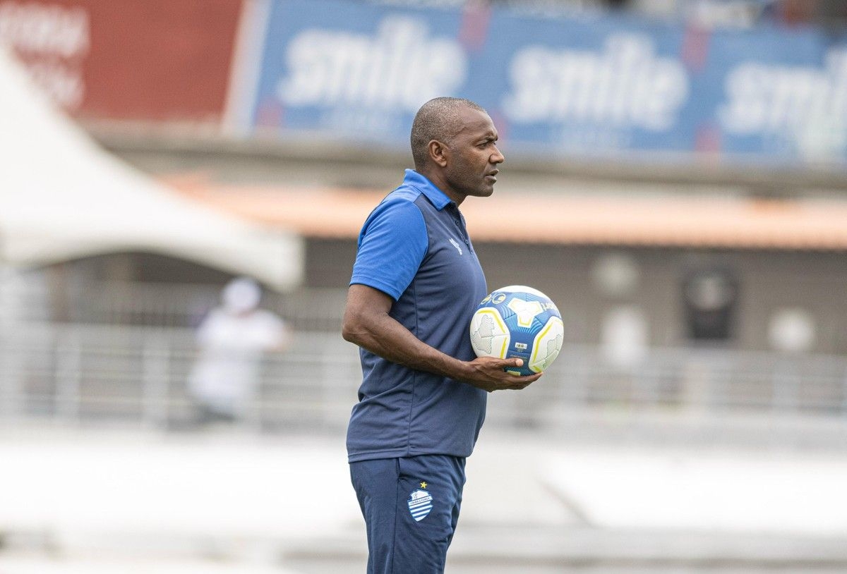 CSA informa saída do auxiliar Zé Carlos