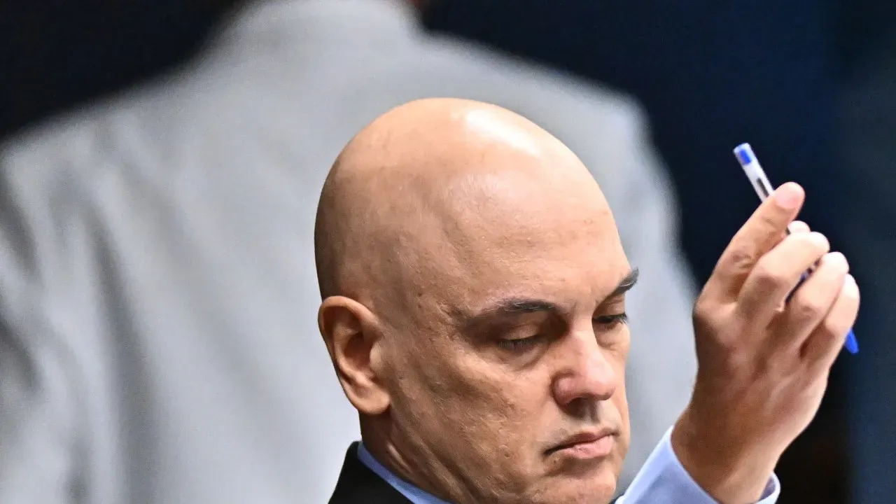 Juiz Alexandre de Moraes agradece a Lula pelo fim das sanções