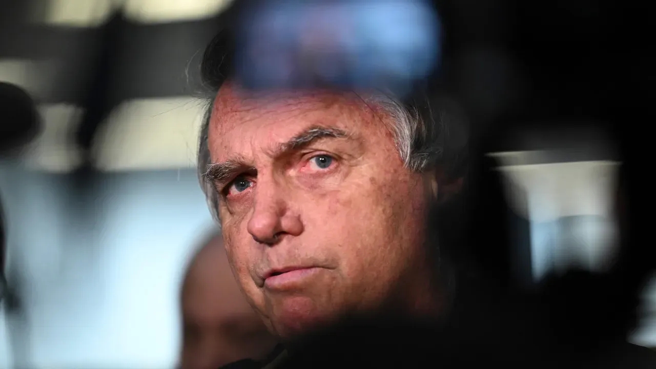 Bolsonaro ignora risco de prisão após denúncias da PGR