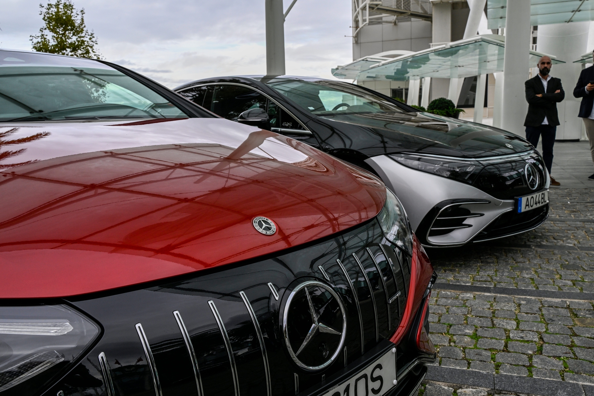 Mercedes-Benz Interrompe Pedidos de Veículos Elétricos nos EUA