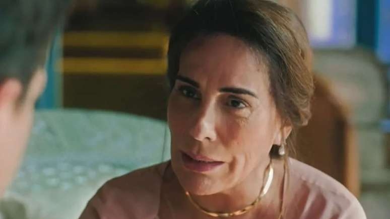 Vai morrer? Irene comete deslize durante fuga com bebê raptado em 'Terra e Paixão'