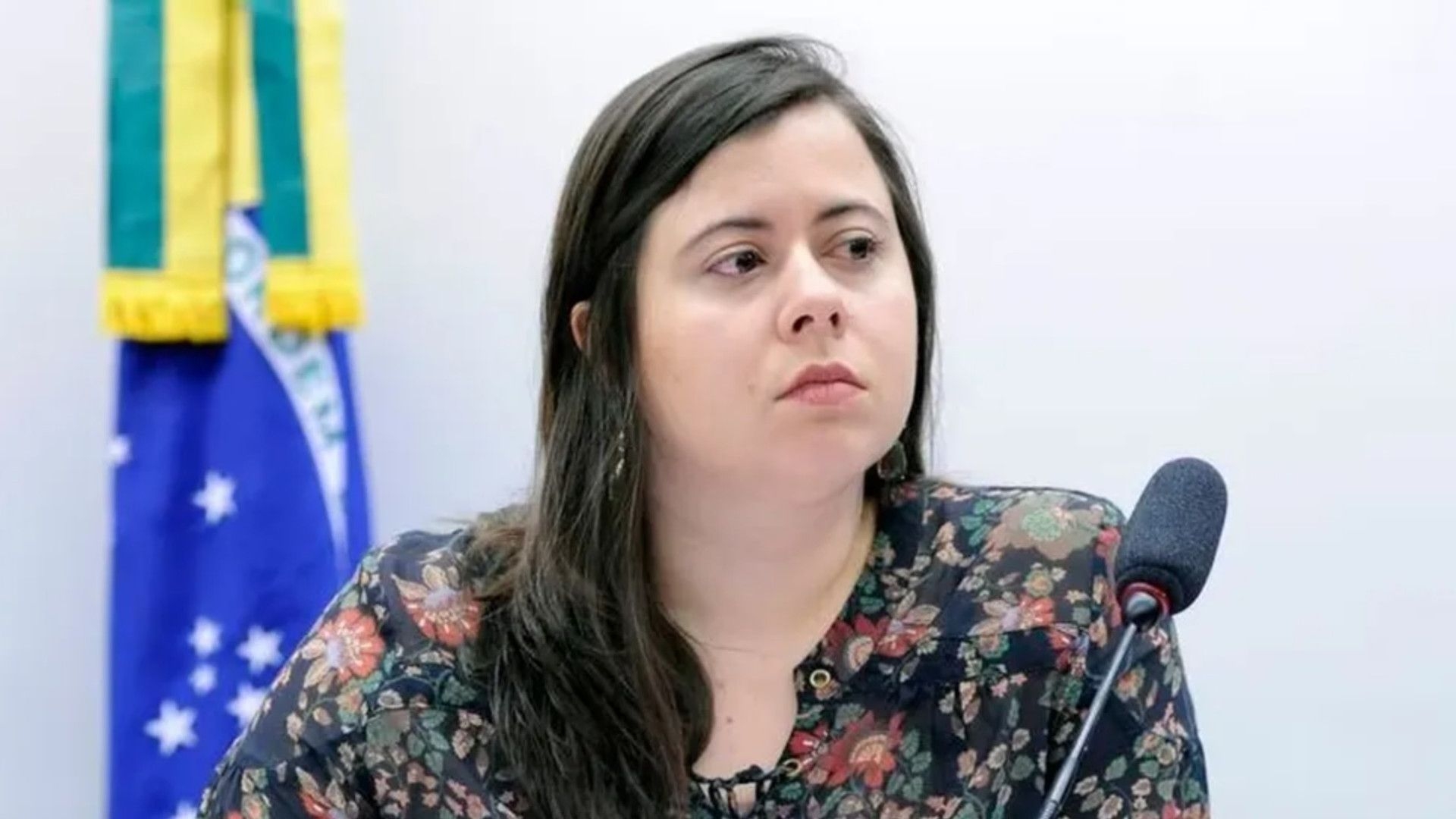 Sâmia Bomfim cobra apuração de assassinato de irmão no Rio