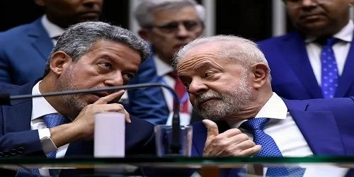 O desmonte na política, pela política de sobrevivência: PT e Arthur Lira no mesmo quintal.