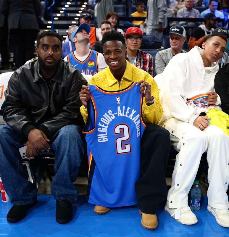 Astro do Real Madrid, Vini Jr. acompanha jogo da NBA entre Thunder e Clippers