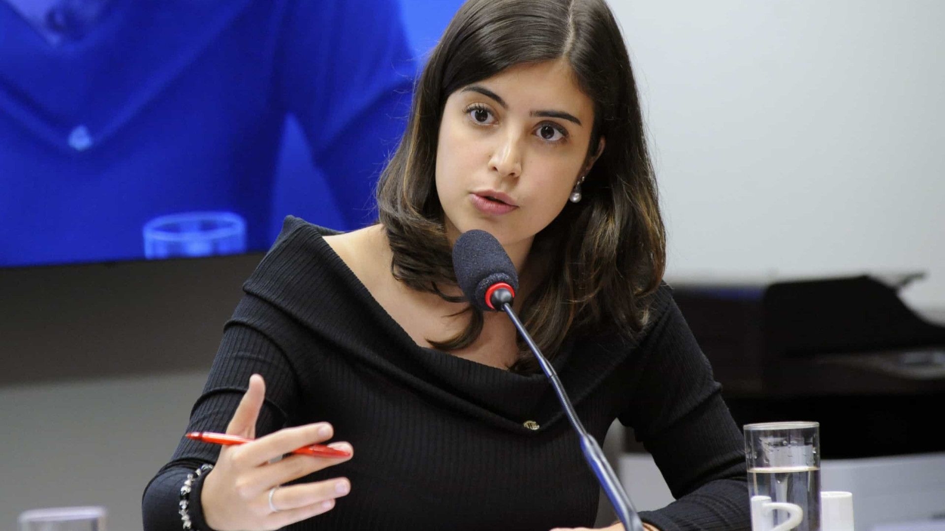 Tabata mostra relação com João Campos e atrai provocações em SP e no Recife
