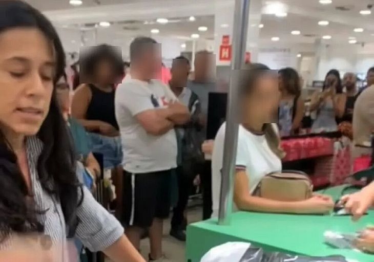 Funcionária de shopping na Bahia é demitida após alagoana denunciar discriminação contra filho autista