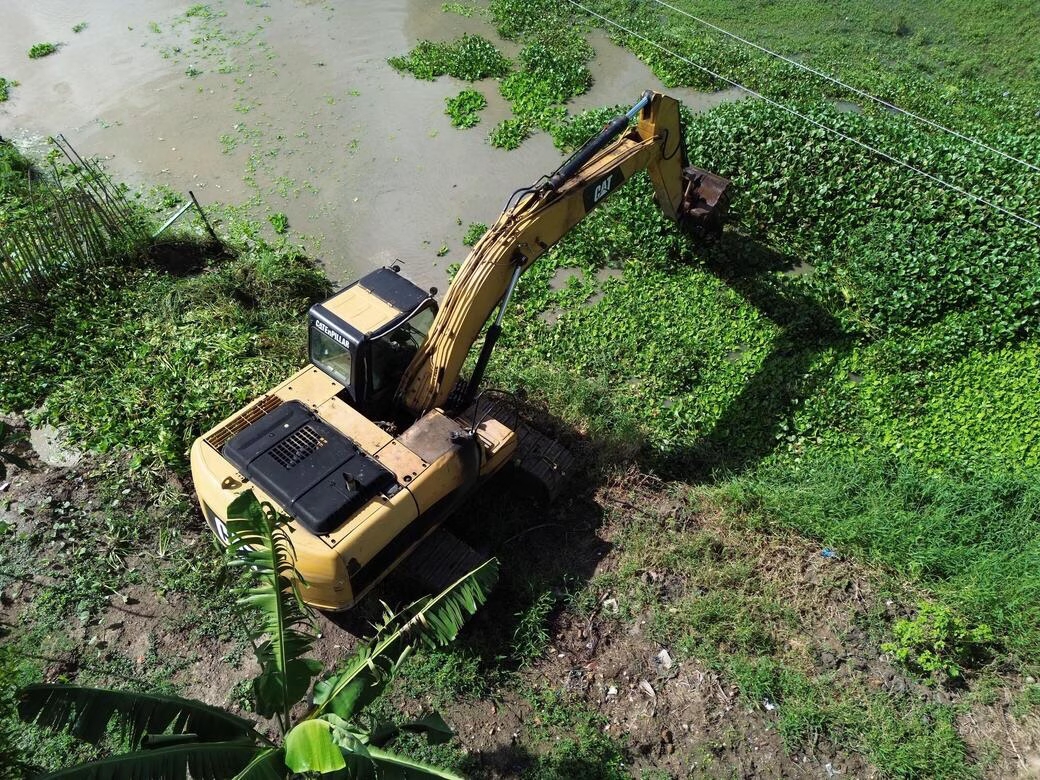 Prefeitura de Penedo promove limpeza na Lagoa do Oiteiro