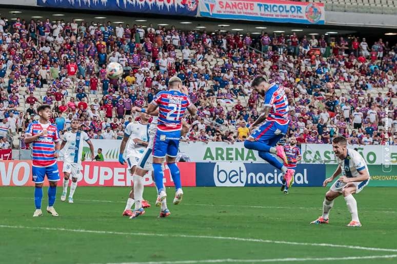 Lucero marca quarto gol na temporada e garante empate decisivo para o Leão