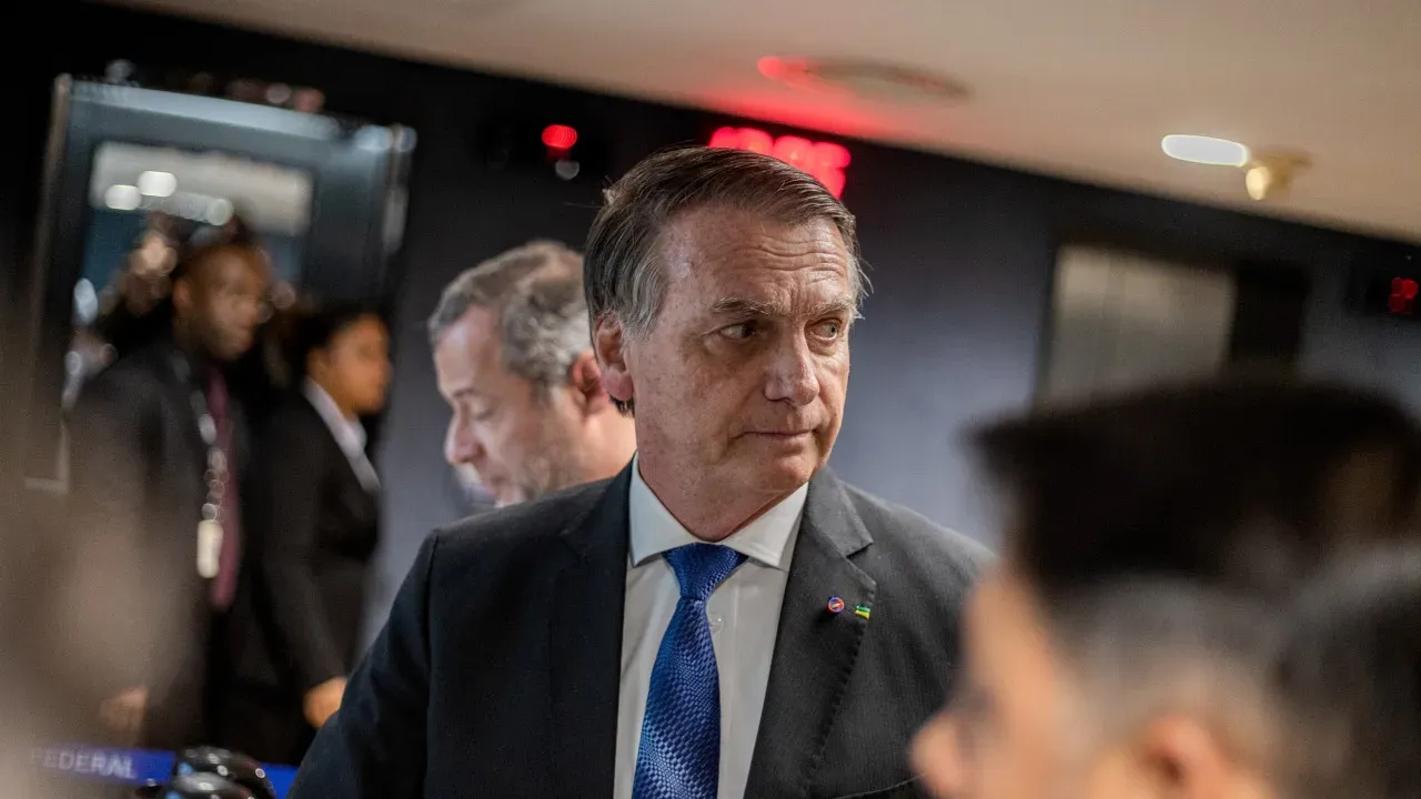 Bolsonaro revela plano de poder paralelo no Congresso