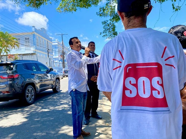 Protesto: moradores dos bairros afetados por rachaduras cobram assistência do Governo