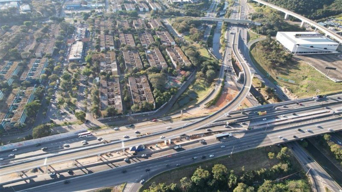 Novo viaduto conecta Via Dutra ao Aeroporto de Guarulhos