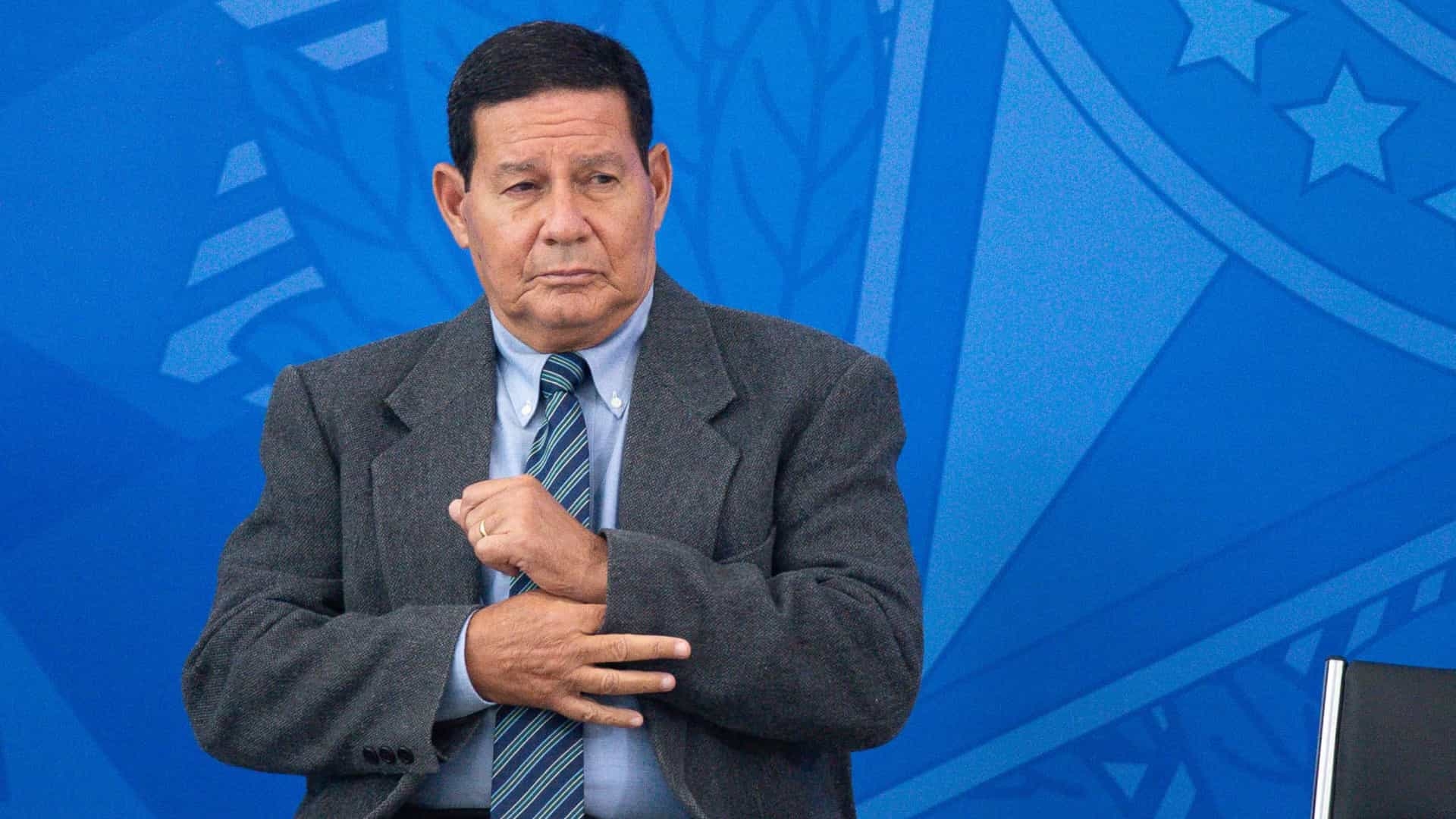 Tomaria um chope com Dino, mas não voto nele para o STF, diz Mourão