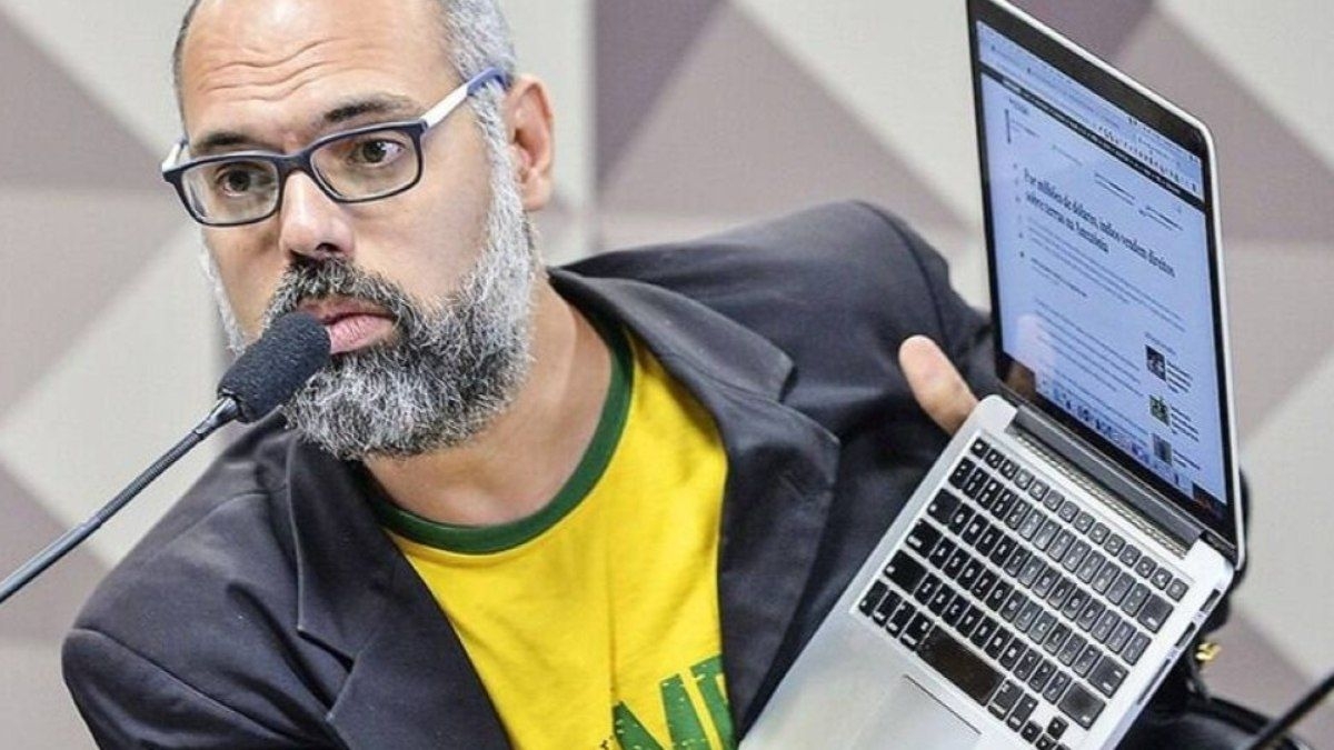 Moraes multa Allan dos Santos por descumprimento judicial