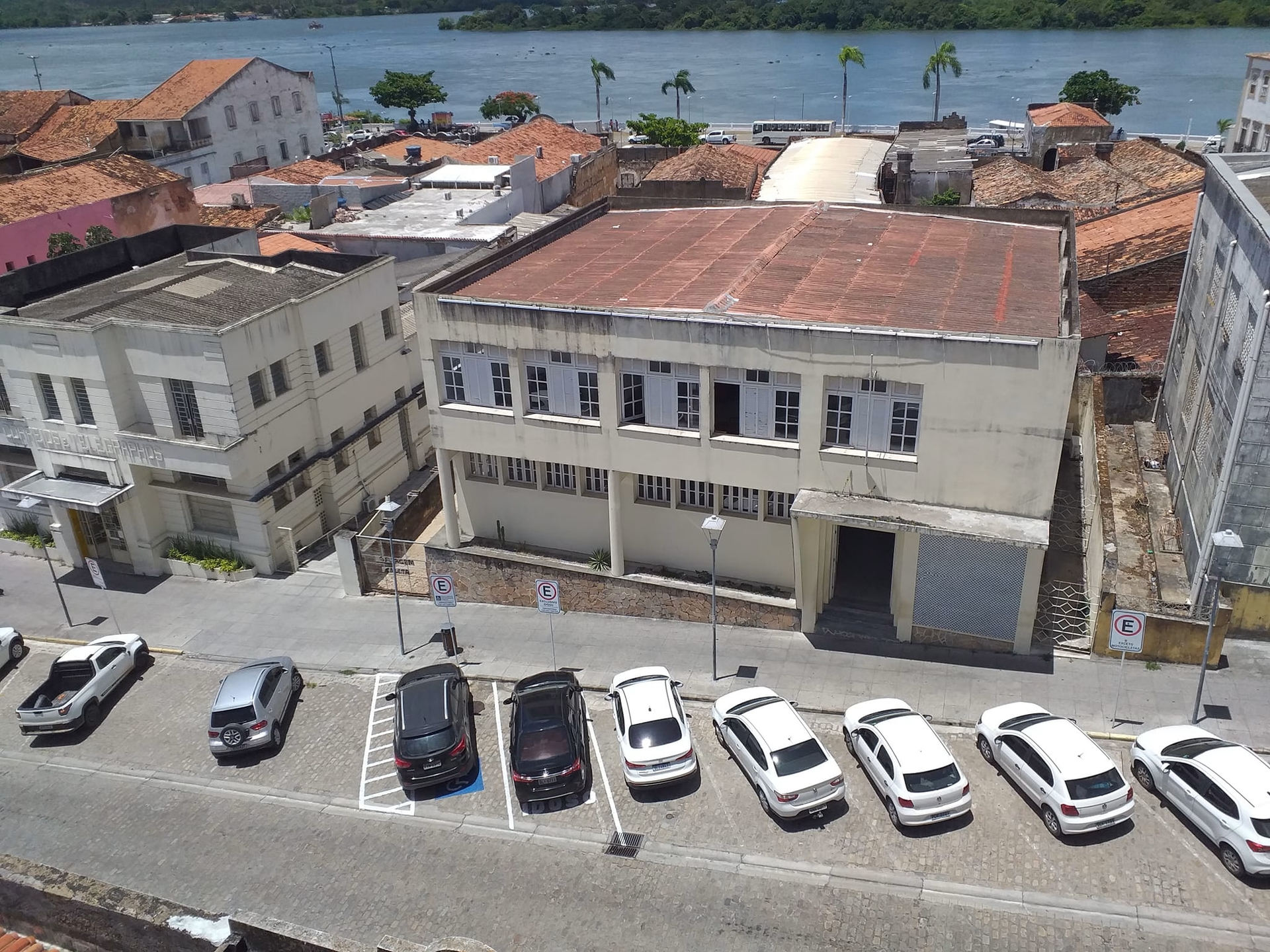 A Educação Continuada de 700 Servidores em Penedo